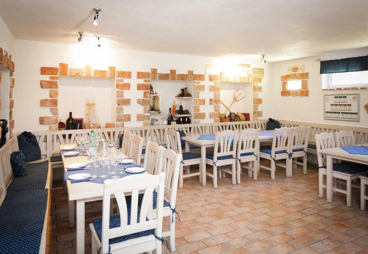 Weingut Und Gaestehaus Salzl Illmitz Exterior foto