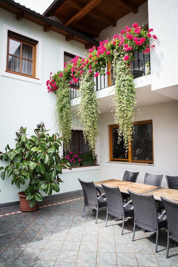 Weingut Und Gaestehaus Salzl Illmitz Exterior foto